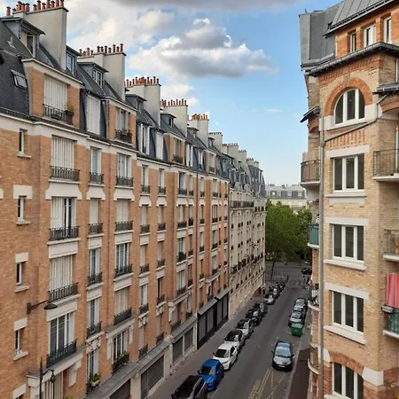 Homestay Un Parisien Atypique - An Atypical Parisian *