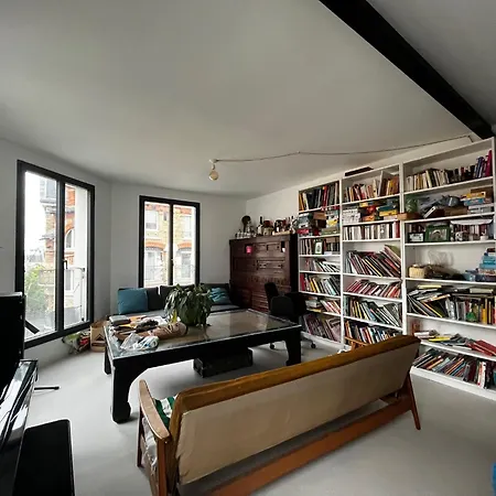 Un Parisien Atypique - An Atypical Parisian Homestay Paris